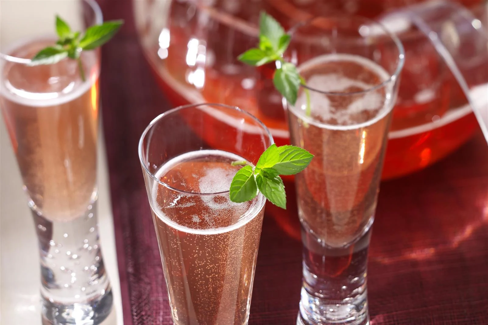 Punch pétillant au Champagne et jus de cranberry
