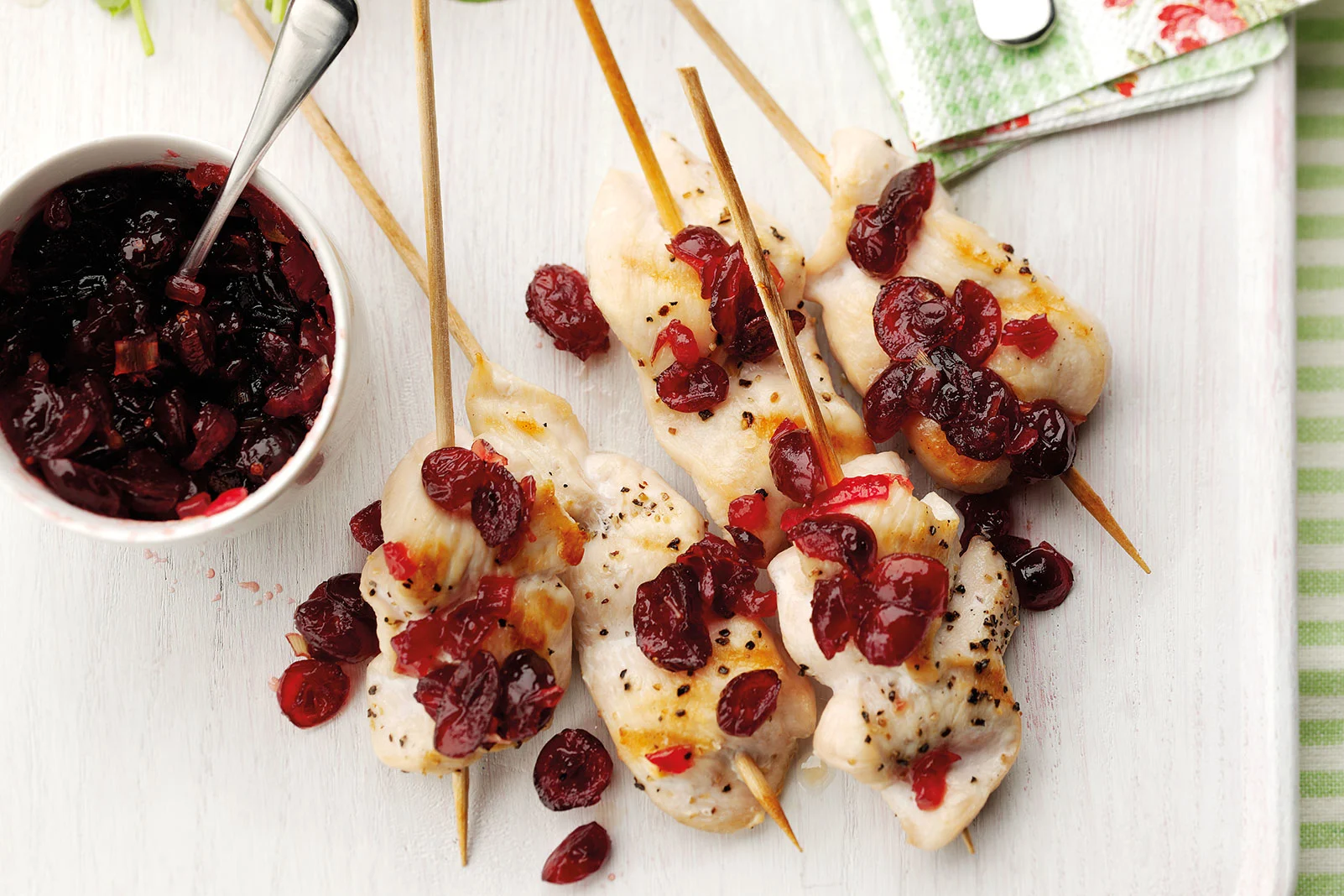 Brochettes de poulet - sauce au jus de cranberry