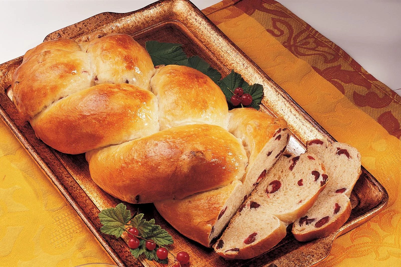 Pain Challah à la cannelle et aux cranberries